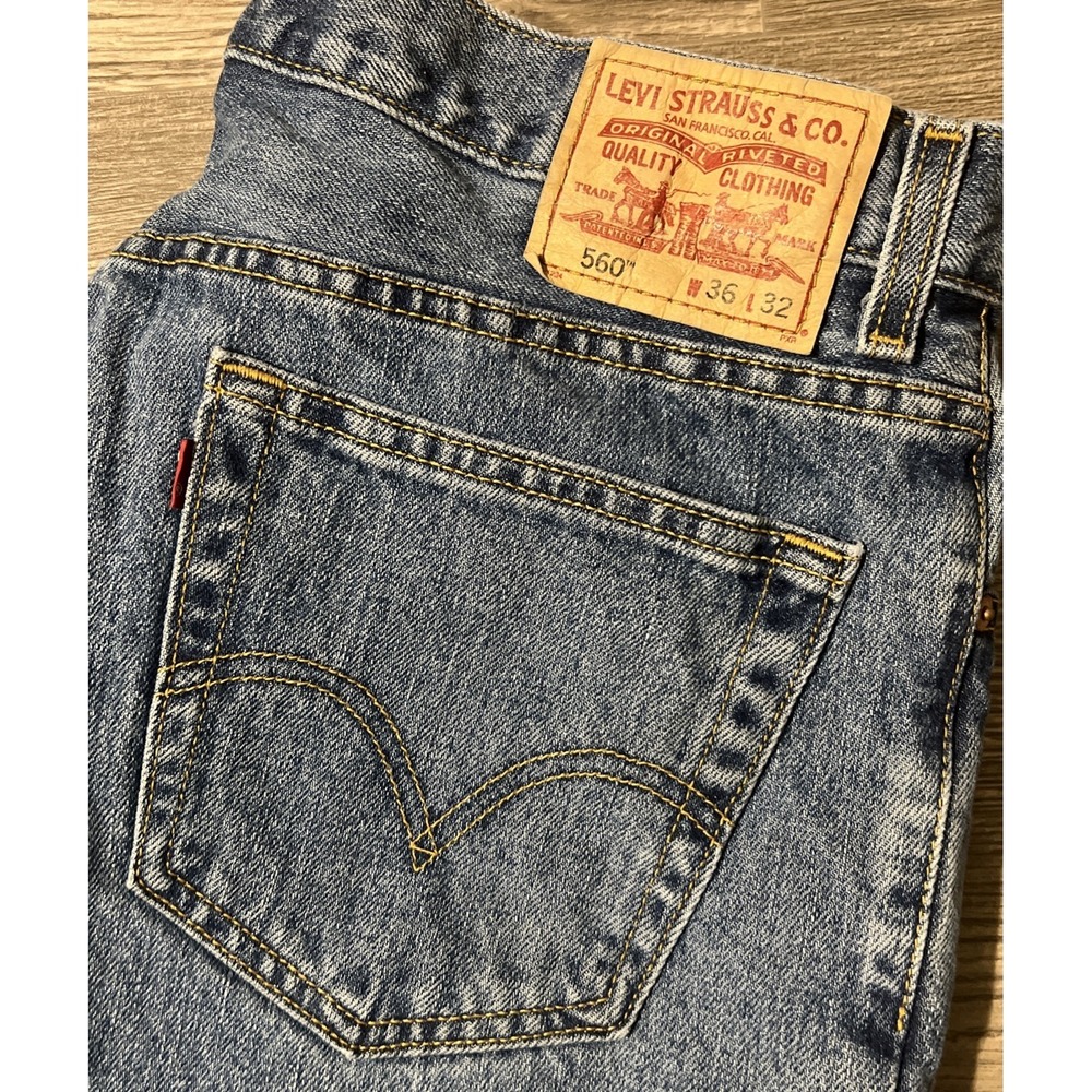 Levi's 560 Loose Comfort Fit Tapered Leg Medium Wash Blue Jeans Men's Size 36x32